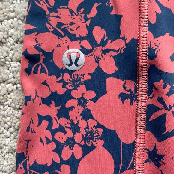 Lululemon Final Lap Crop *23" Size 6 - Picture 8 of 9